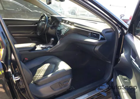 2019 Toyota Camry Hybrid Xle z USA, uszkodzony, nr VIN 4T1B21HKXKU521832